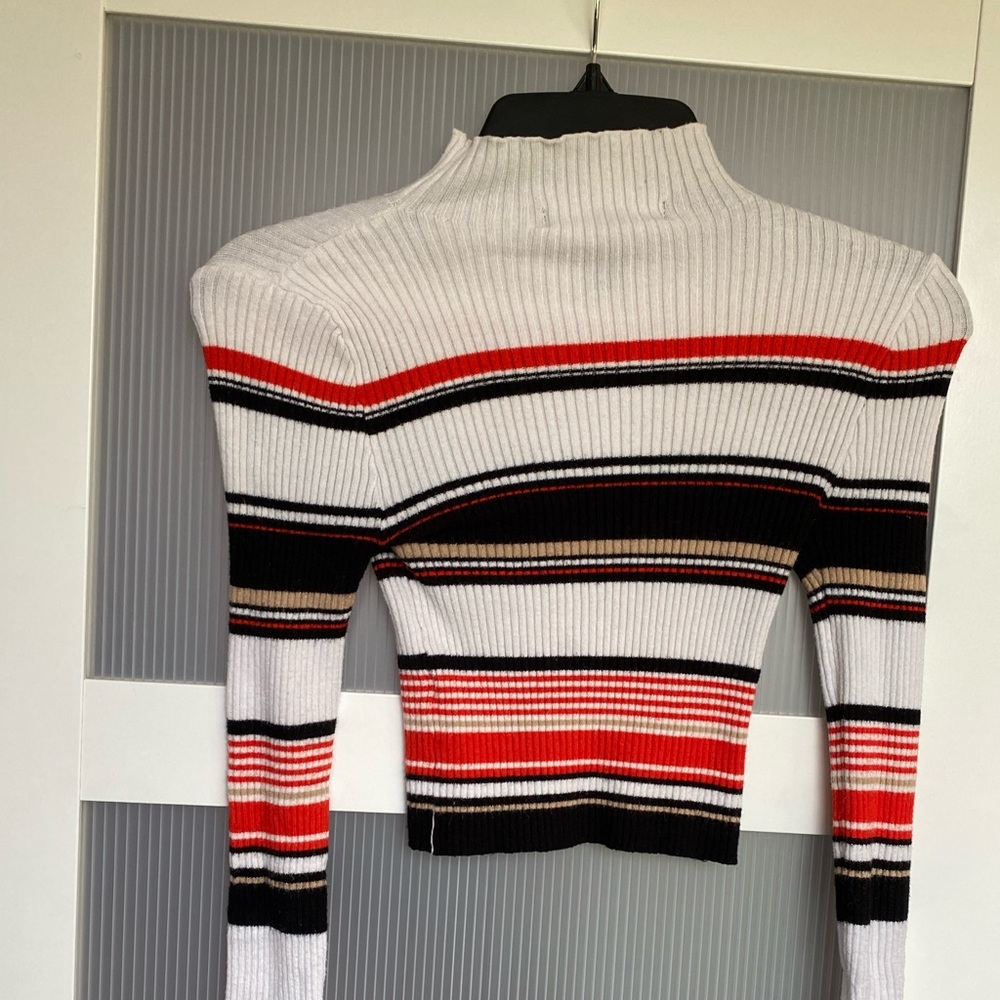Stretchy striped long sleeve crop top